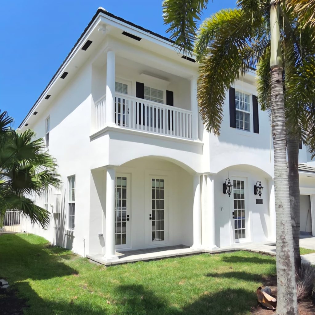 Professional painter in Hollywood FL providing residential and commercial painting services